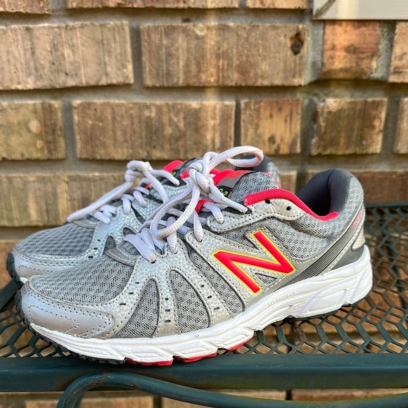 New Balance women’s 450V2 Gray and Neon Pink Athletic running Shoes size 8 - Picture 15 of 16